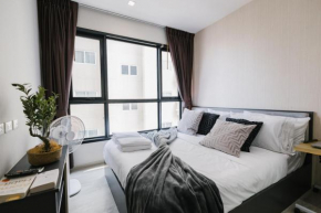 Bright Modern 1 BR Central Beach Chic Design